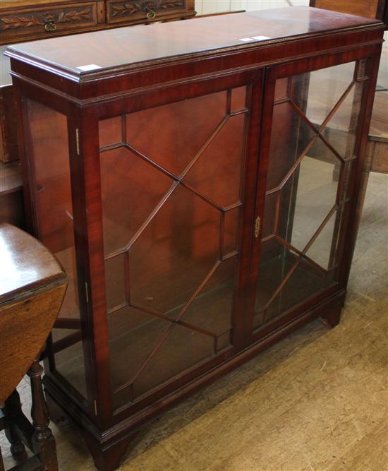 Reproduction mahogany display cabinet(-)